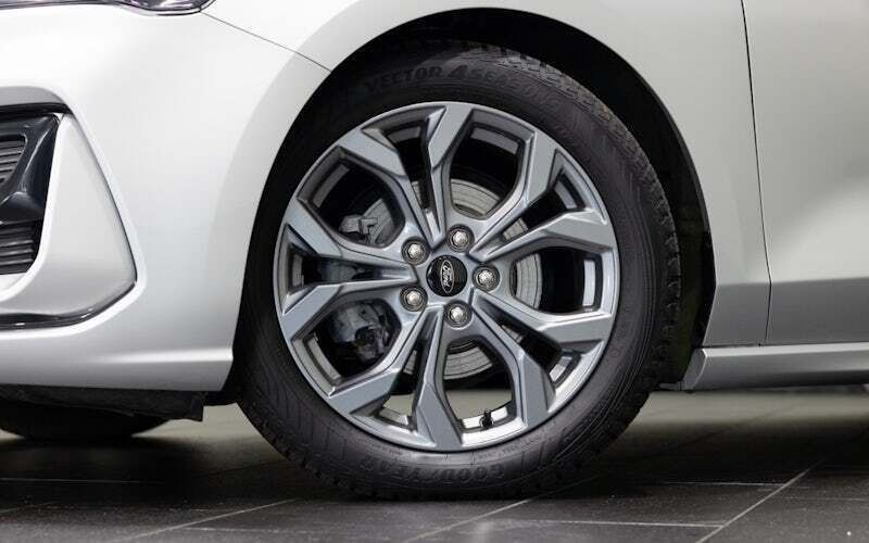 Gebraucht Ford Focus ST-Line 116 PS (85 kW) 2023 Moondust silver Kombi