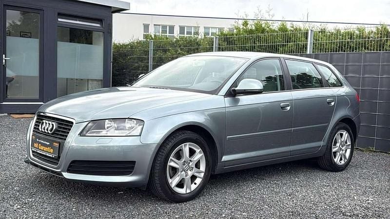 Silber Gebraucht 2009 Audi A3 Attraction Kleinwagen | 9.999 € (Teuer) - Bild 1/4