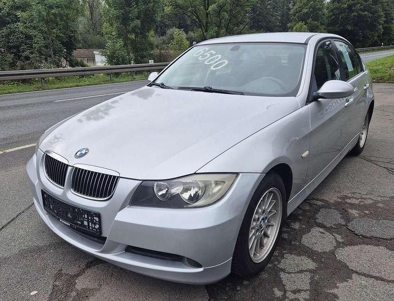Titansilber metallic Gebraucht 2006 BMW 318 Limousine | 6.500 € (Teuer) - Bild 1/4