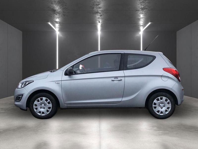 Gebraucht Hyundai i20 Edition 75 PS (55 kW) 2014 Silber Kleinwagen