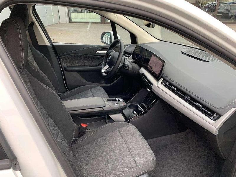 Gebraucht BMW 216 122 PS (89 kW) 2024 Weiß Van / Kleinbus