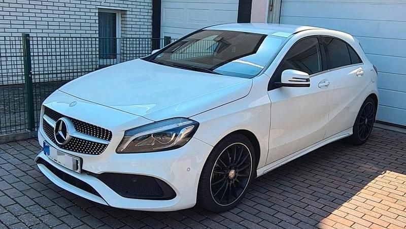 Weiß Gebraucht 2017 Mercedes A180 AMG Limousine | 16.999 € (Fairer Preis) - Bild 1/4
