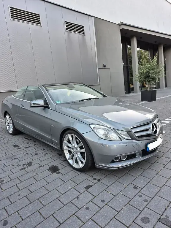 Usado Mercedes E220 Avantgarde 170 CV (125 kW) 2011 Gris Descapotable