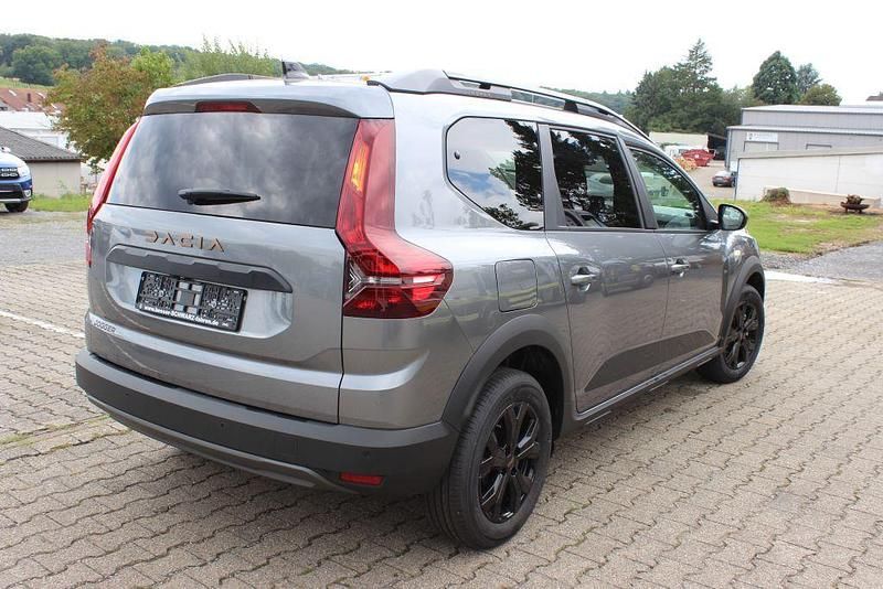 Neu Dacia Jogger Extreme 91 PS (66 kW) 2025 Grau Van / Kleinbus