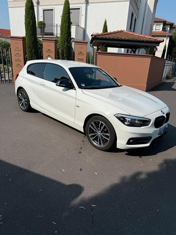Weiß Gebraucht 2017 BMW 118 Coupé Shadowline Coupé | 12.300 € - Bild 1/4