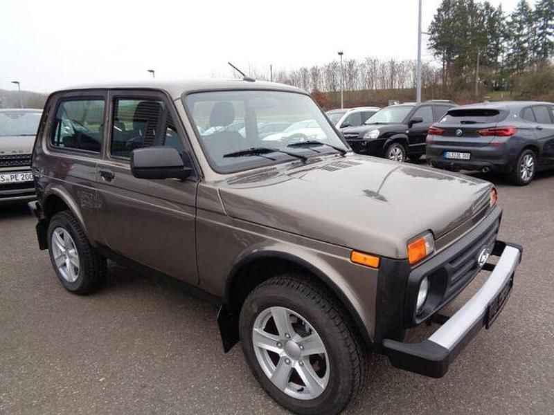 Gebraucht Lada niva 83 PS (61 kW) 2021 Braun SUV