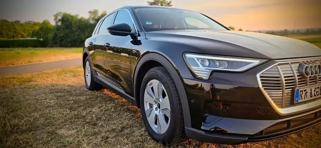 Gebraucht Audi e-tron 230 kW (313 PS) 2022 Schwarz SUV