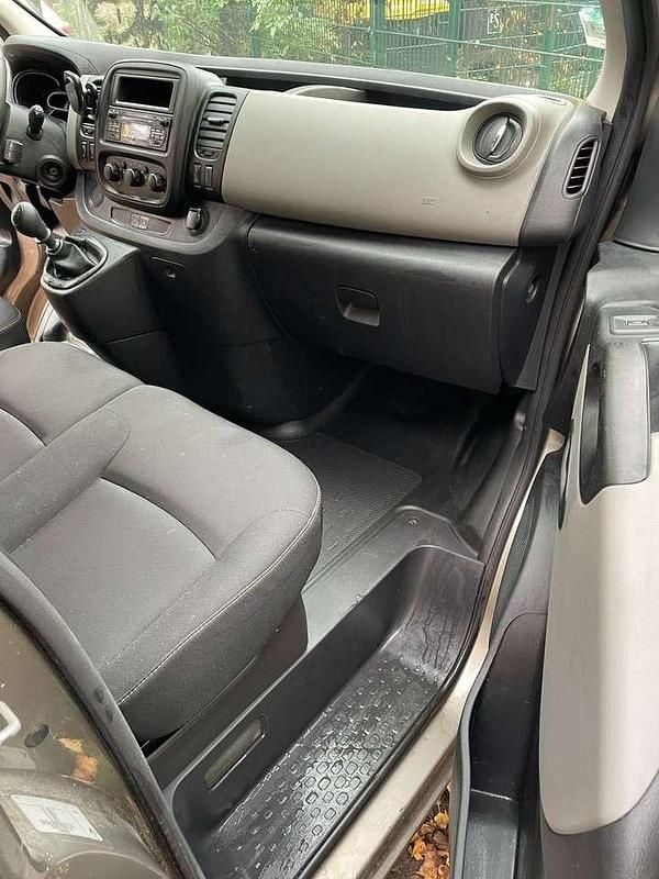 Gebraucht Renault Trafic Life 125 PS (91 kW) 2018 Beige Van / Kleinbus