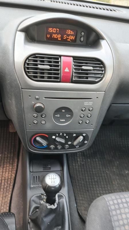 Second-hand Opel Corsa 44 CP (32 kW) 2004 Hatchback