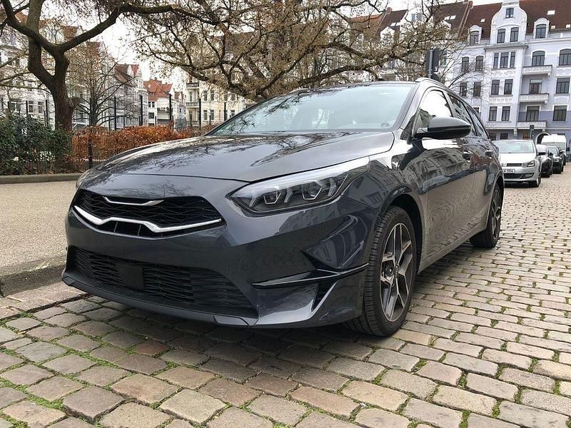 Gebraucht Kia Ceed 136 PS (100 kW) 2023 Grau Kleinwagen
