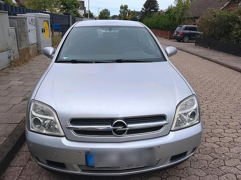 Grau Gebraucht 2004 Opel Vectra Limousine | 1.650 € - Bild 1/4