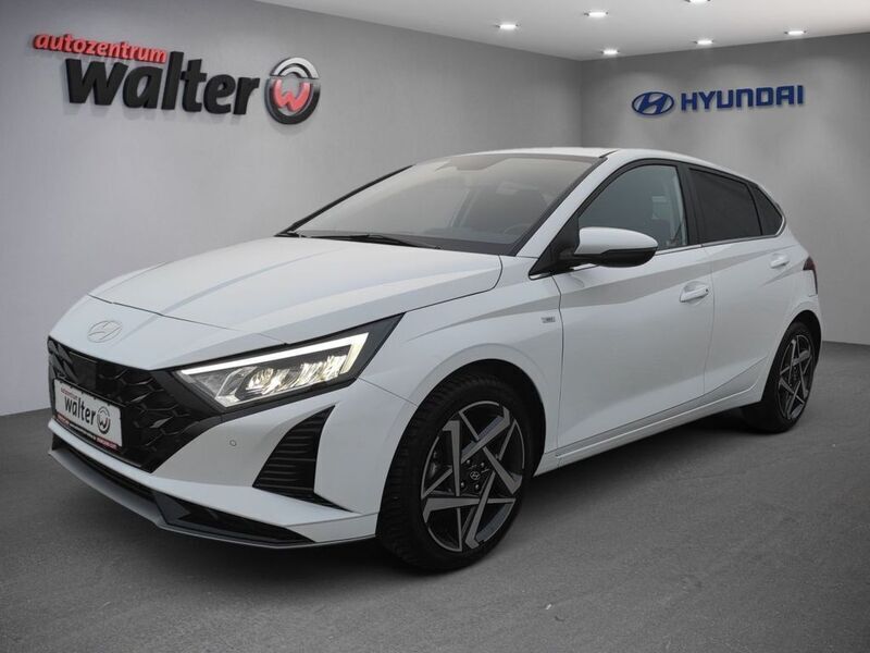 Weiß Gebraucht 2024 Hyundai i20 Prime Limousine | 20.990 € (Fairer Preis) - Bild 1/4
