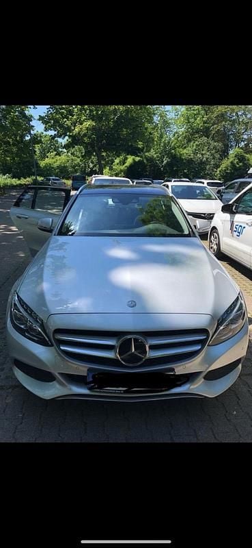 Grau Gebraucht 2016 Mercedes C220 Limousine | 17.000 € - Bild 1/2