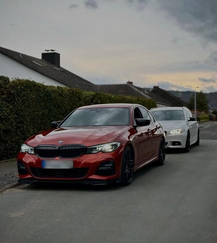 Second-hand BMW 330 Performance 258 CP (189 kW) 2019 Portocaliu Berlinǎ