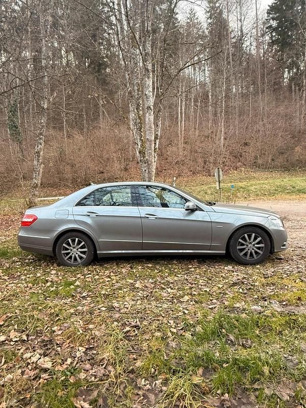 Second-hand Mercedes E200 184 CP (135 kW) 2010 Gri Berlinǎ
