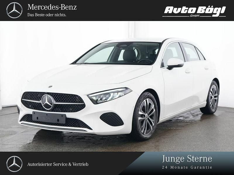 Weiß Gebraucht 2024 Mercedes A200 Advanced Limousine | 29.970 € (Fairer Preis) - Bild 1/4