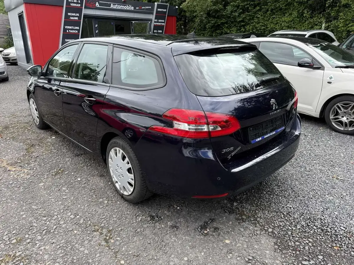Gebraucht Peugeot 308 Active 131 PS (96 kW) 2019 Farbe encreblau Kombi
