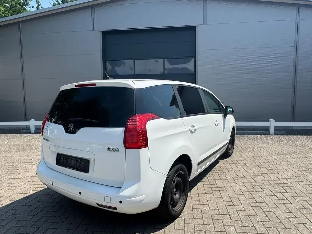 Gebraucht Peugeot 5008 Access 114 PS (83 kW) 2013 Weiß Van / Kleinbus