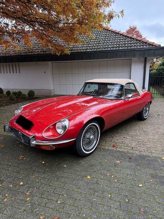 Second-hand Jaguar E-Type 268 CP (197 kW) 1974 Roșu Cabrio