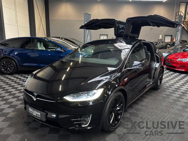 Obsidian black metallic Gebraucht 2016 Tesla Model X SUV | 48.750 € - Bild 1/4