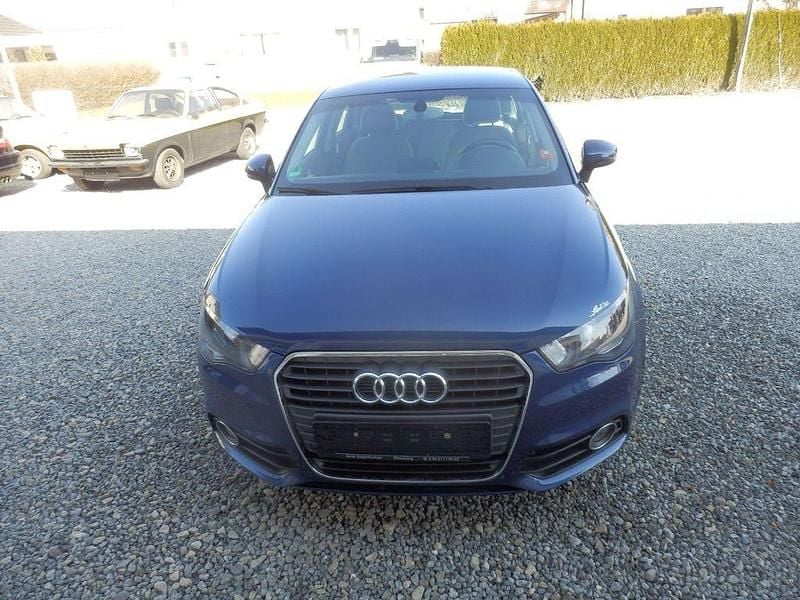 Gebraucht Audi A1 Attraction 122 PS (89 kW) 2013 Blau Kleinwagen