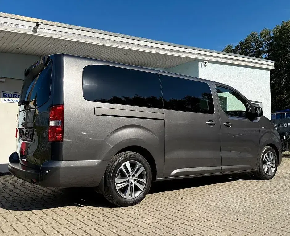 Gebraucht Peugeot Traveller Allure 177 PS (130 kW) 2022 Grau Van / Kleinbus