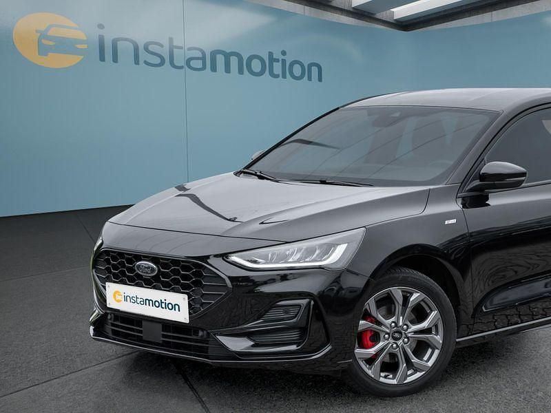 Schwarz Gebraucht 2022 Ford Focus Limousine | 20.549 € (Fairer Preis) - Bild 1/4