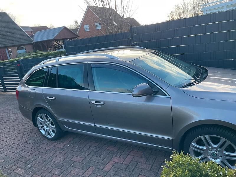 Gebraucht Skoda Superb Elegance 170 PS (125 kW) 2012 Andere farben Kombi