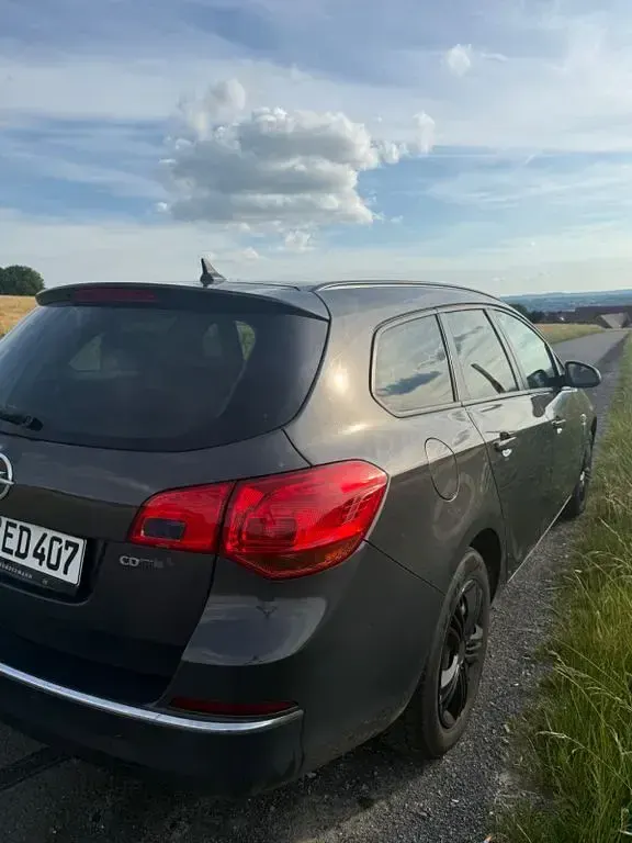 Gebraucht Opel Astra 131 PS (96 kW) 2013 Grau Kombi