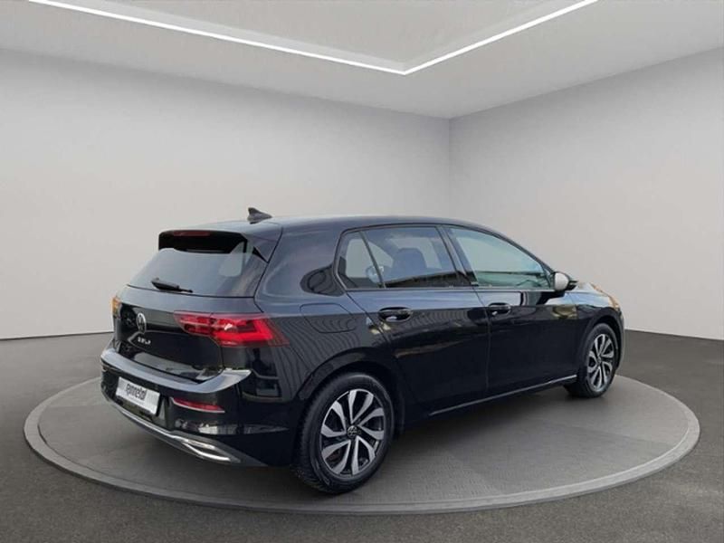 Gebraucht VW Golf Active 150 PS (110 kW) 2022 Deep black perleffekt Limousine