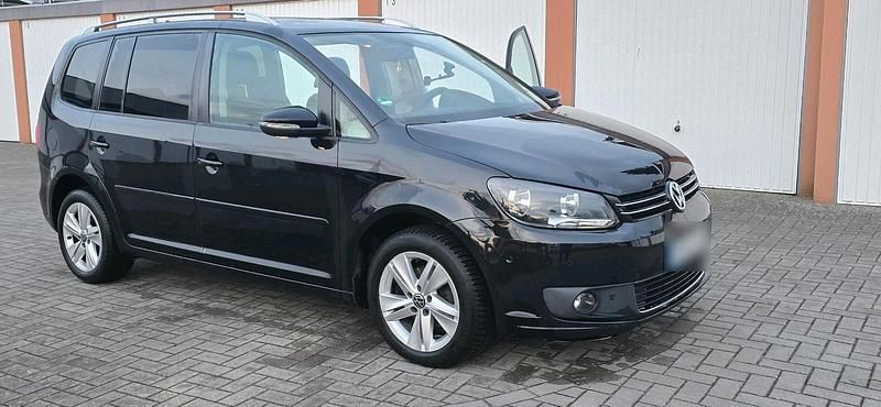 Gebraucht VW Touran 105 PS (77 kW) 2011 Schwarz Van / Kleinbus