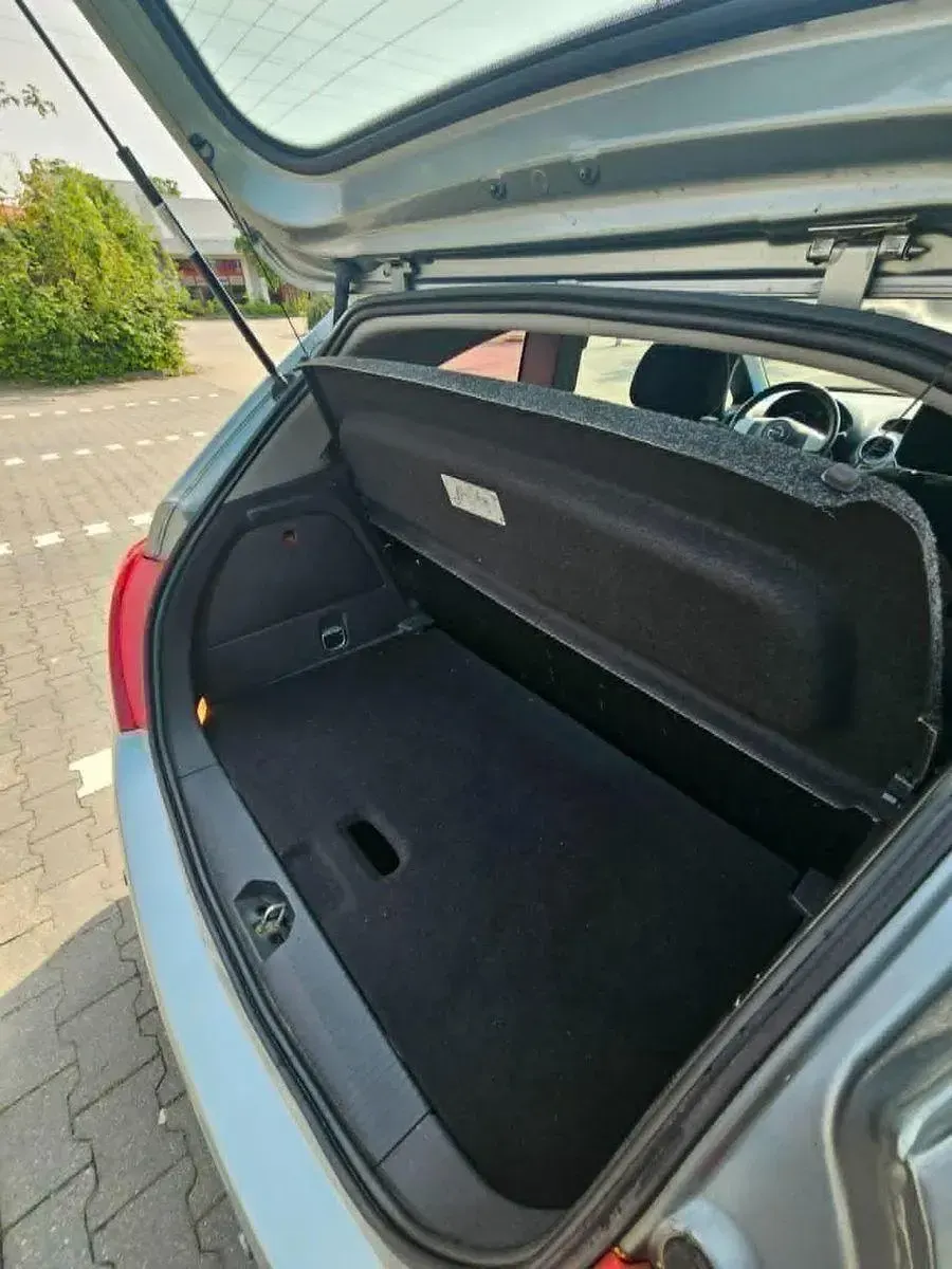 Gebraucht Opel Corsa Selection 69 PS (50 kW) 2012 Silber Kleinwagen