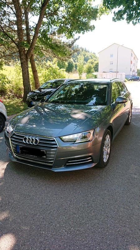 Grau Gebraucht 2018 Audi A4 Sport Kombi | 17.000 € (Fairer Preis) - Bild 1/4