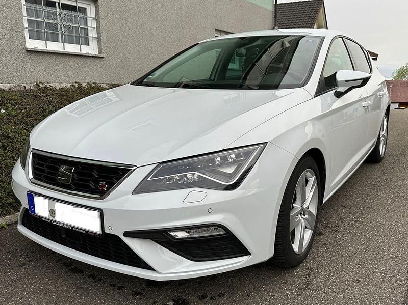 Weiß Gebraucht 2018 Seat Leon FR Limousine | 14.890 € (Guter Preis) - Bild 1/4