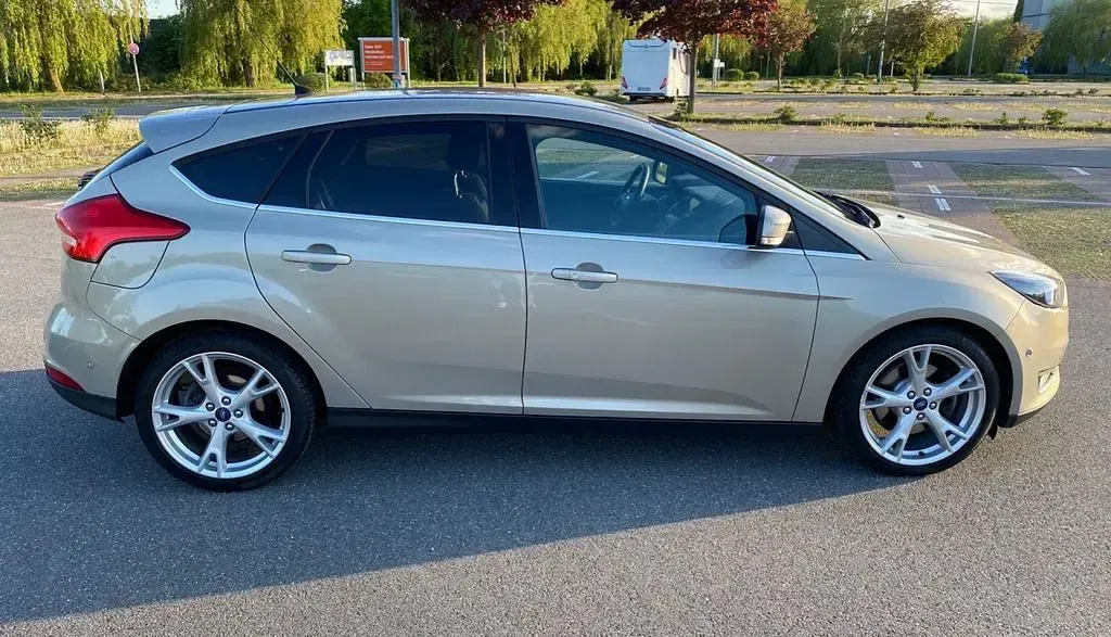 Gebraucht Ford Focus Titanium 150 PS (110 kW) 2015 Grau Limousine
