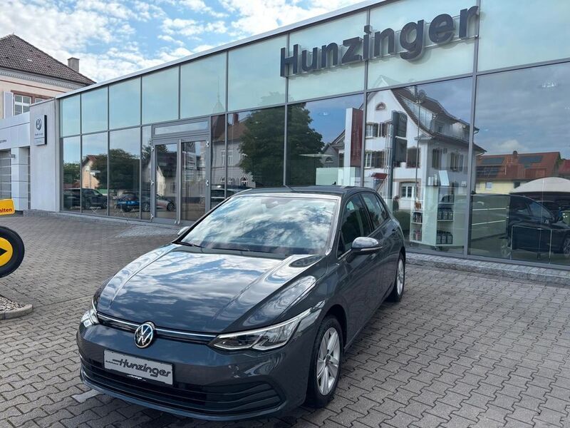 Grau Gebraucht 2020 VW Golf VIII Life Limousine | 19.460 € (Fairer Preis) - Bild 1/4