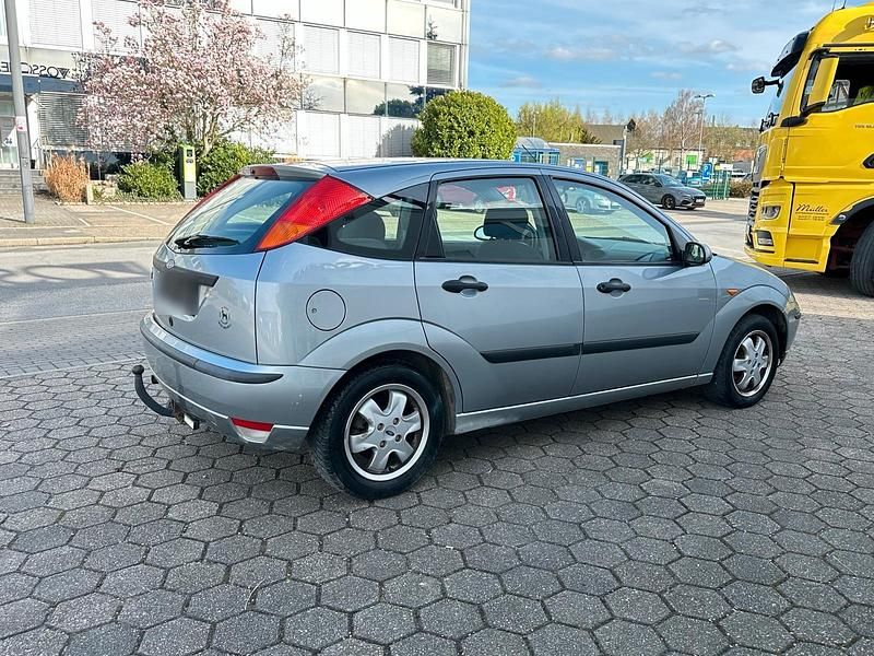 Gebraucht Ford Focus 100 PS (73 kW) 2005 Grau Kleinwagen