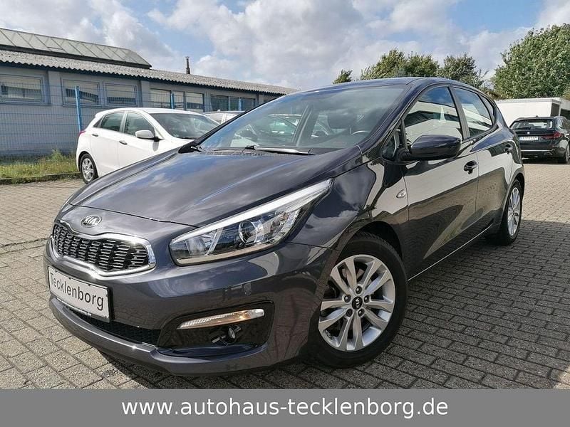 Winchestergraumetallic Gebraucht 2016 Kia Ceed Edition 7 Limousine | 9.950 € (Fairer Preis) - Bild 1/4