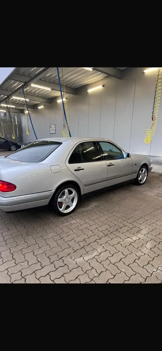 Gebraucht Mercedes E280 204 PS (150 kW) 2000 Silber Limousine