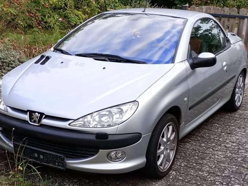 Silber Gebraucht 2003 Peugeot 206 CC Platinum Cabrio | 750 € (Superpreis) - Bild 1/4
