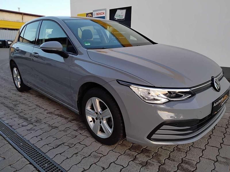 Mondsteingrau Gebraucht 2021 VW Golf VIII Life Kleinwagen | 17.500 € (Fairer Preis) - Bild 1/4