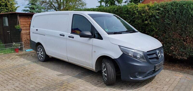 Weiß Gebraucht 2015 Mercedes Vito Van / Kleinbus | 12.000 € - Bild 1/4