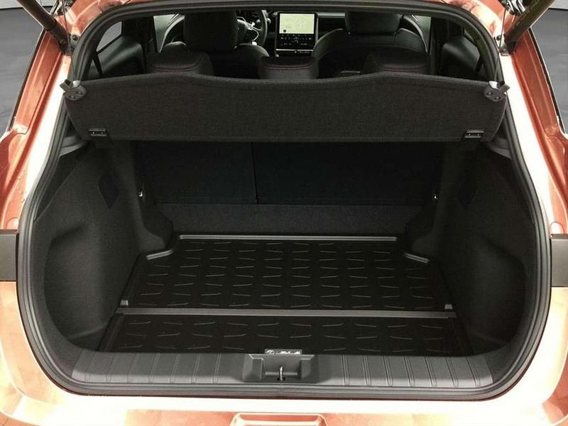 Neu Lexus LBX 136 PS (100 kW) 2026 Kupfermetallic SUV