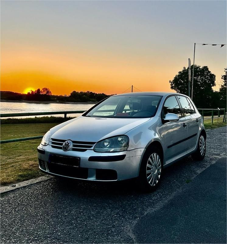 Grau Gebraucht 2004 VW Golf V Kleinwagen | 3.590 € (Etwas zu teuer) - Bild 1/4