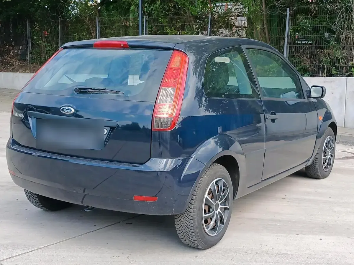 Gebraucht Ford Fiesta 85 PS (62 kW) 2005 Blau Kleinwagen