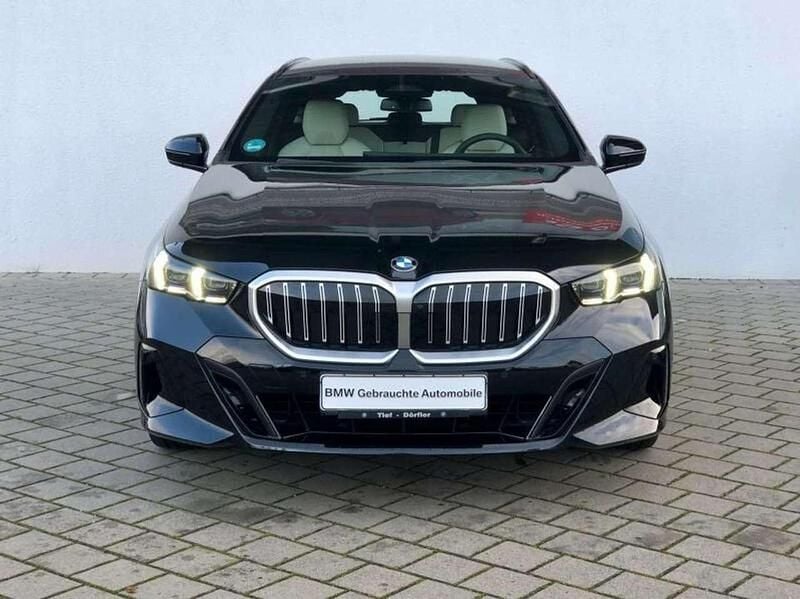 Gebraucht BMW 540 M Sport 299 PS (219 kW) 2025 Black sapphire metallic Kombi