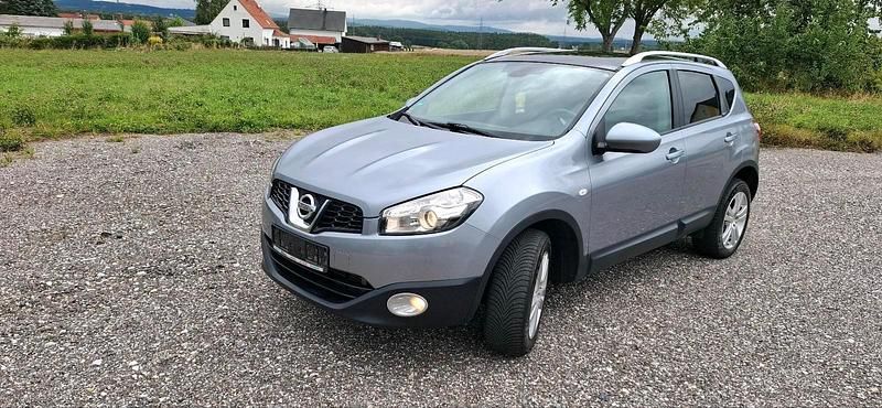 Grau Gebraucht 2011 Nissan Qashqai SUV | 7.500 € (Fairer Preis) - Bild 1/4