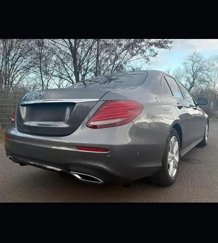 Gebraucht Mercedes E220 AMG 194 PS (142 kW) 2018 Grau Limousine