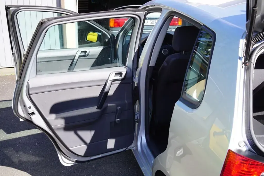 Gebraucht VW Polo Basis 64 PS (47 kW) 2003 Silber Limousine