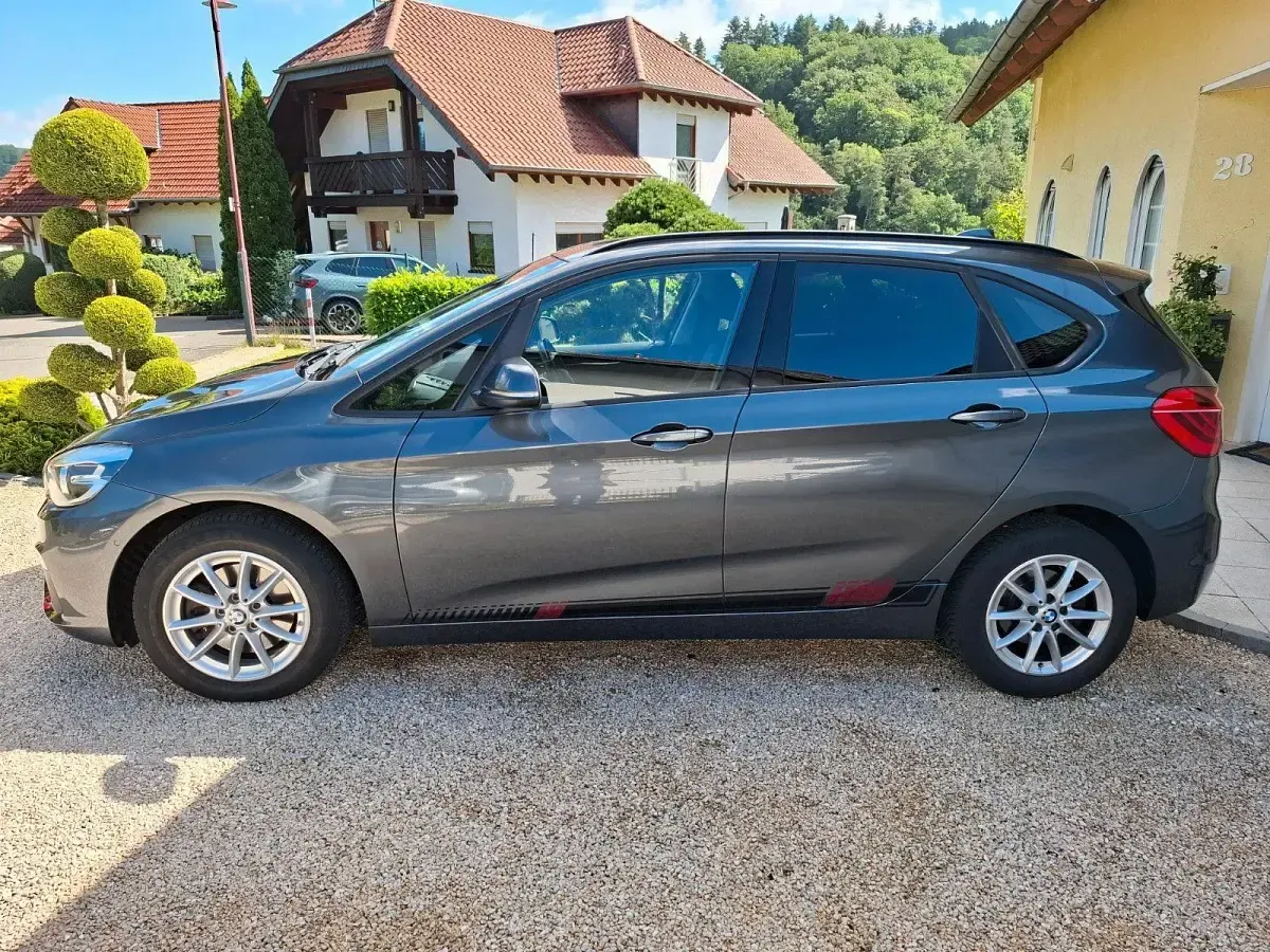 Gebraucht BMW 218 Active Tourer 136 PS (100 kW) 2016 Silber Van / Kleinbus